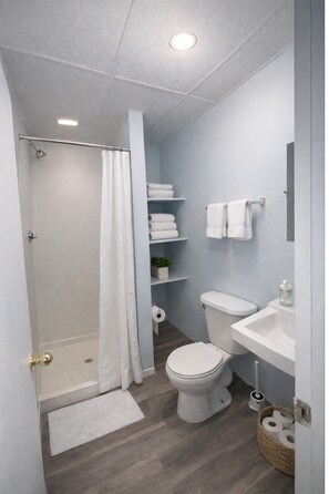 Family Double or Twin Room | Bathroom - Hotel New Avenue (The Pas)