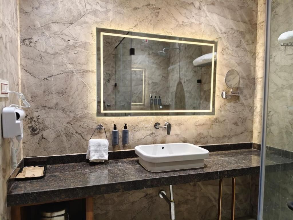 Quarto duplo superior | Banheiro