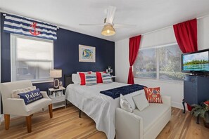 6 bedrooms, desk, iron/ironing board, travel cot - Spacious Coastal Retreat in Beautiful Venice FL (Venice)