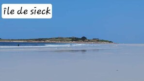 Beach nearby, sun-loungers - Single-storey seaside house (Santec)