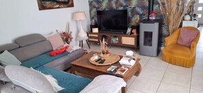 Smart TV, stereo - Single-storey seaside house (Santec)