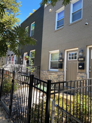 Newly Renovated 2BR 2BA DC Skylight Loft Near Union Market & H St Corridor!