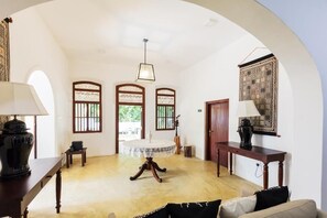 Familierom, balkong, bassengutsikt | Innvendig