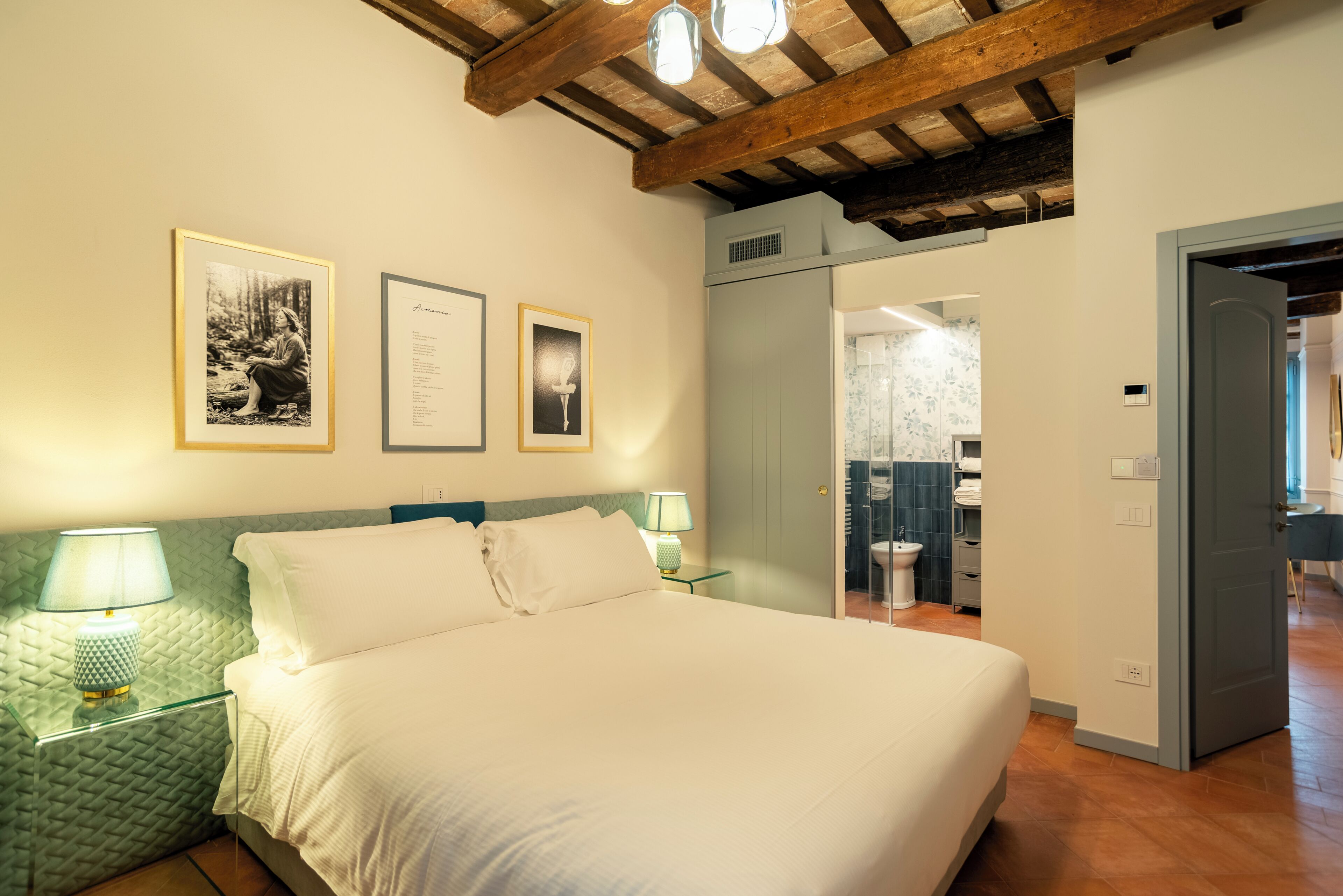 Camera Classic con letto matrimoniale o 2 letti singoli, vista città | Una cassaforte in camera, tende oscuranti, insonorizzazione