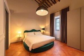 Luxe suite, uitzicht op de stad | Een kluis op de kamer, verduisterende gordijnen, geluiddichte muren