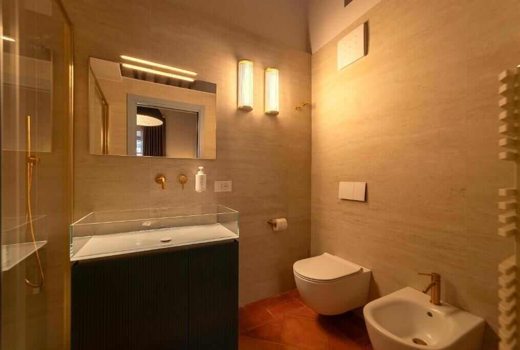 Luxury Suite, City View | Bathroom