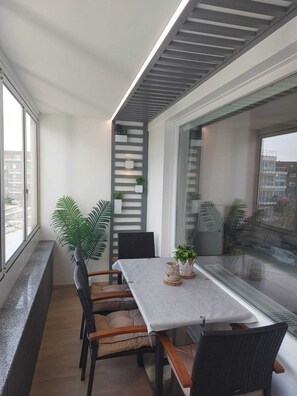 Outdoor dining - Haus Atlantic Apartment 213 direkt am Strand in Cuxhaven (Cuxhaven)