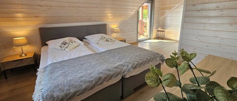 2 室のベッドルーム、WiFi (無料)、ベッドシーツ