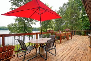 Outdoor dining - Beautiful Restoule Getaway (Restoule)