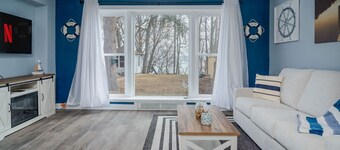 Mineola Extended-Stay Furnished 30-Day+ Cottage