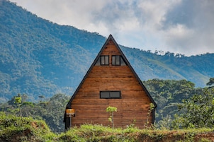 Chalé luxo, sacada, vista para a montanha | Fachada