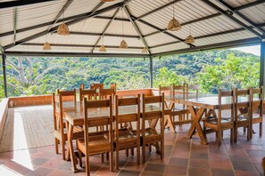 Outdoor dining - Ecolodge Ix Cacao  (San Carlos)