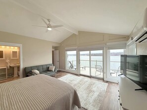 House, Multiple Beds, Patio (Sunset Point) - Sunset Point Lakeview Home Near Margaritaville (Osage Beach)