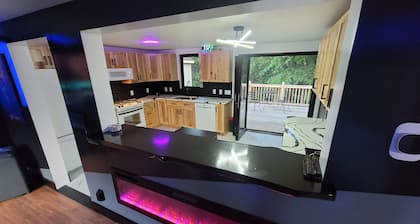 Newly Renovated Modern Home Near Saratoga