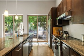 Fridge, microwave, oven, stovetop - Trail on Property, Amazing AVL Location, & Hot Tub (Asheville)