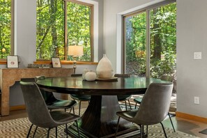Dining - Trail on Property, Amazing AVL Location, & Hot Tub (Asheville)