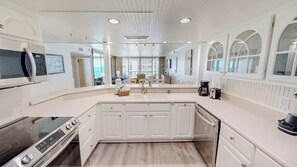 Fridge, microwave, oven, stovetop - Gulf Views and Beach Service ST 2082 (Destin)