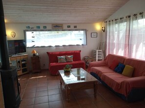 Living area - 2 bedroom house sleeps 5 500m from the sea (Sarzeau)