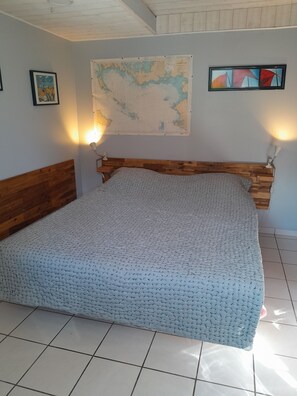 2 bedrooms, WiFi, bed sheets - 2 bedroom house sleeps 5 500m from the sea (Sarzeau)