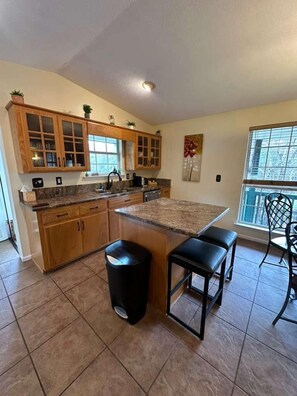 Fridge, microwave, oven, stovetop - Peaceful Canal Retreat - 2 bed/2 bath home and only 30 mins to Panama City Beach (Vernon)