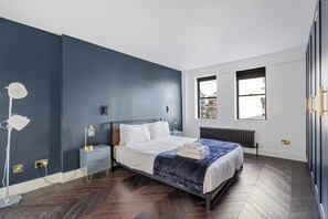 2 bedrooms, iron/ironing board, free WiFi, bed sheets - Modern 1-Bedroom Flat with Panoramic Views - Pass the Keys (London)