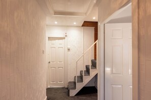 Interior - Spacious Home | 10 mins to Airport & Braehead - Pass the Keys (Renfrew)