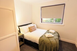 4 chambres, fer et planche à repasser, Wi-Fi gratuit, draps fournis