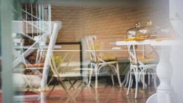 Chambre Triple Confort | Restauration extérieure