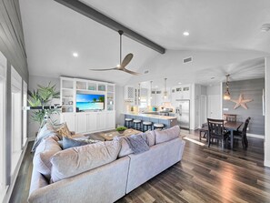Smart TV - Seashell Shack on Shrimp, Sleeps 11 - 3 bedroom 2.5 Bath - Great View (Crystal Beach)