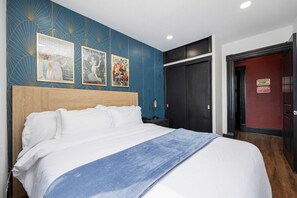 4 bedrooms, desk, iron/ironing board, WiFi - German Village Speakeasy | Private Balcony (Columbus)