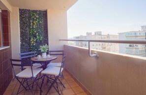 Outdoor dining - Casa Liz - Morada - One Bedroom Apartment, Sleeps 4 (Quartu Santa Elena)