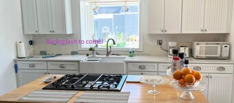 Boyne City - Walk-to-town charming 3 bedroom home with central AC