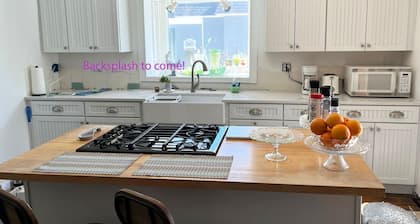 Boyne City - Walk-to-town charming 3 bedroom home with central AC