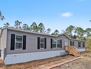 Exterior - Peaceful 4-bedroom house Close to Beach & Shopping (Santa Rosa Beach)