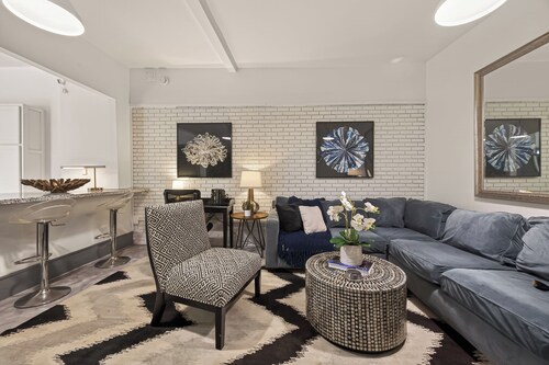 Cozy 1-bedroom apartment in North Houston warehouse district