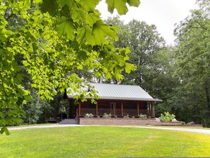 House | 3 bedrooms - Hidden Log Cabin Hot Tub Ping Pong Family (Middlebury)