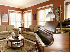 House - Hot Tub The Strong Retreat Fire Pit 3BR (Elkhart)