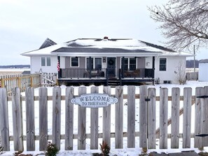 3 bedrooms - Amish Country Getaway Farm Views Fire Pit (Middlebury)