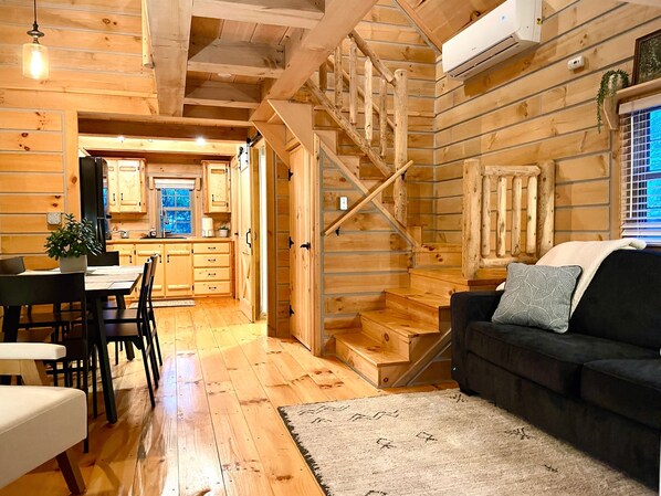 House - Secluded Shipshewana Log Cabin In the Woods (Shipshewana)