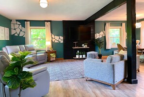 House - Pool Kayaks Hot Tub Game Rooms Sleeps 16 (South Bend)