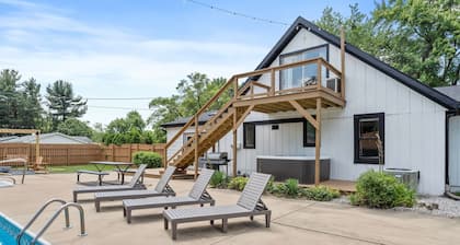 Pool Hot Tub 5 min to ND Coffee Bar Games