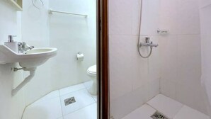 A bathroom with a sink, toilet, and shower. - La Platea de Bs As [7A] Views of the Libertad Palace (Buenos Aires)