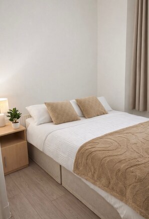 2 bedrooms, iron/ironing board, WiFi, bed sheets - Cozy & Modern 2 Bed Flat Close to Canary Wharf, Parking included. (London)