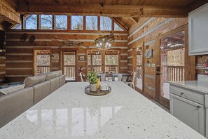 Dining - Romantic Mountain Hideaway Cozy Pet-Friendly Cabin "Mountain Mist" (Sevierville)