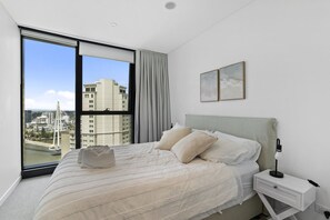 2 bedrooms, WiFi - Premium 2-Bed 2-BathSkytower Uptown Apartment | Central Park-Style Views (Brisbane City)