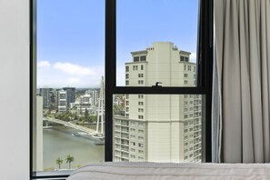 2 bedrooms, WiFi - Premium 2-Bed 2-BathSkytower Uptown Apartment | Central Park-Style Views (Brisbane City)