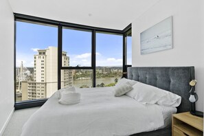 Room - Premium 2-Bed 2-BathSkytower Uptown Apartment | Central Park-Style Views (Brisbane City)