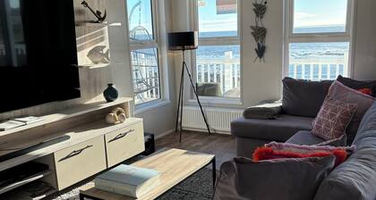 New south facing lodge, amazing sea views, town amenities and beaches nearby.