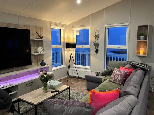 New south facing lodge, amazing sea views, town amenities and beaches nearby.