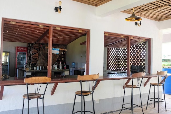 Bar (on property) - Likizo Cottages & Resort Kanamai (Mtwapa)